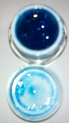 Uv gel královsky modrý s glitry 5 ml