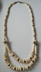 Náhrdelník v barvě slonovinové kosti